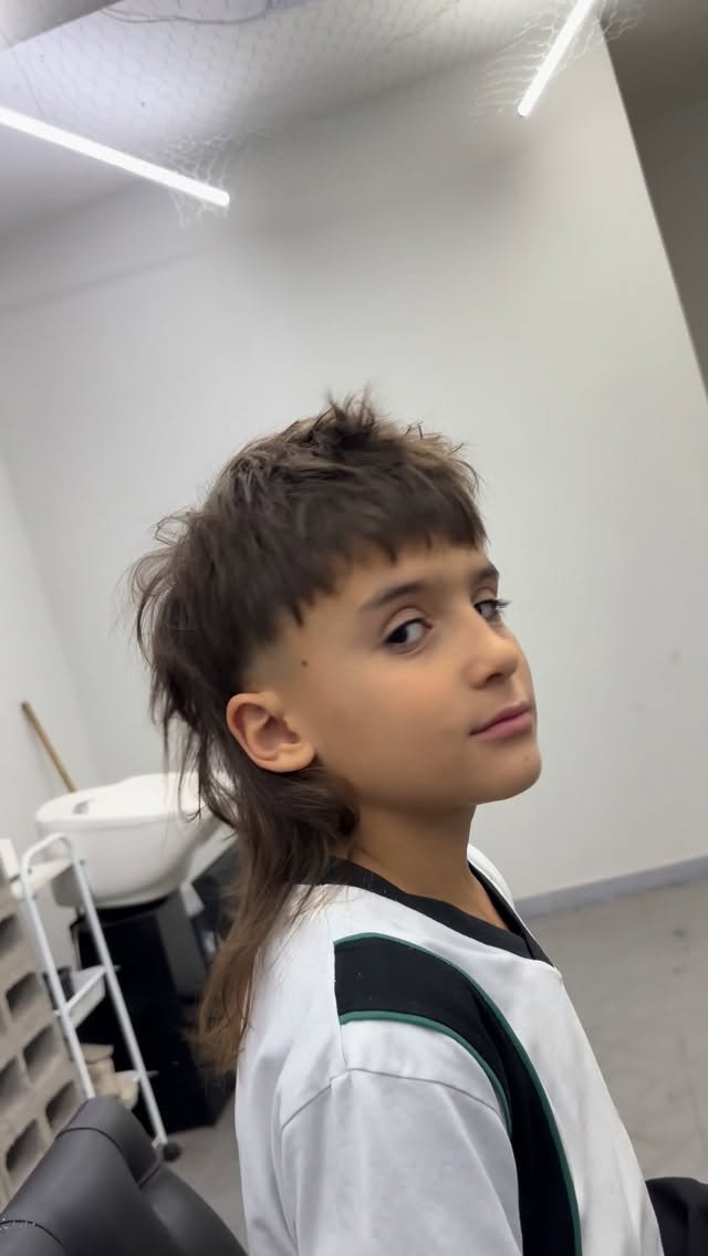 Existem pessoas que mudam o cabelo… e existem aquelas que usam o cabelo como extensão de quem são